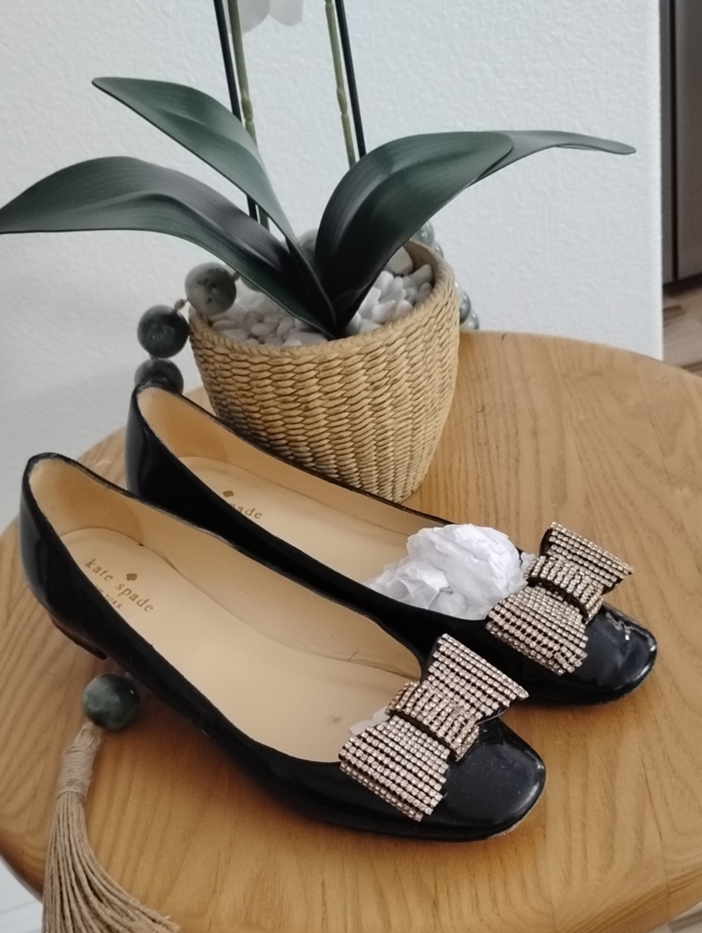 Kate Spade New York Noelle ballet flats accented With Crystal Bow Blk Leather